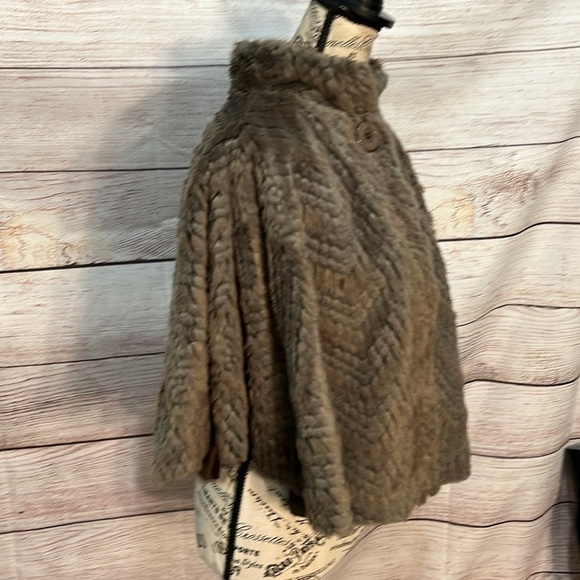 Sisters Outerwear Faux Fur Cape Pockets Textured One Button Large - Picture 4 of 8